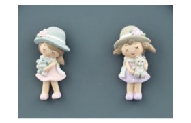 Bimba magnete in resina con cappellino e animaletto. Ass 2. CM 7