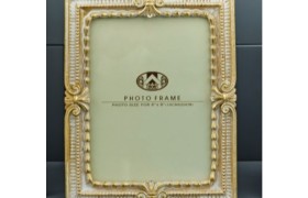Portafoto con dettagli oro. CM 15X20 (MIS. INT.)