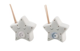 Profumatore stella ceramica con dettagli ciuccio rosa o azzurro e luce LED. CM 9 CON BOX