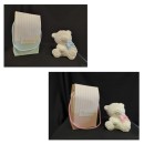 Orso in resina con decoro rose girate in rilievo, completo di scatola bomboniera.CM.9