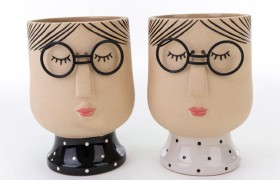 Vasetto ceramica decoro viso con occhiali. Ass.2 Mis15,5x14,5 H21cm