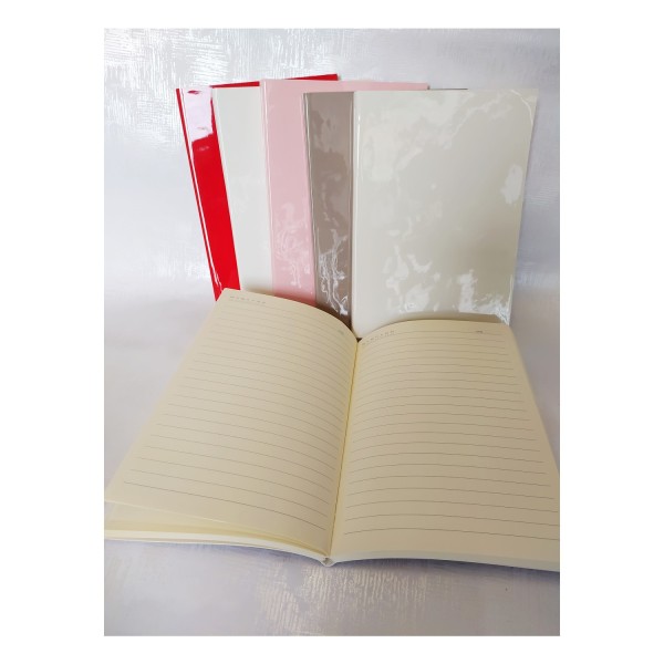 Agenda con copertina in vernice lucida. CM 14x21