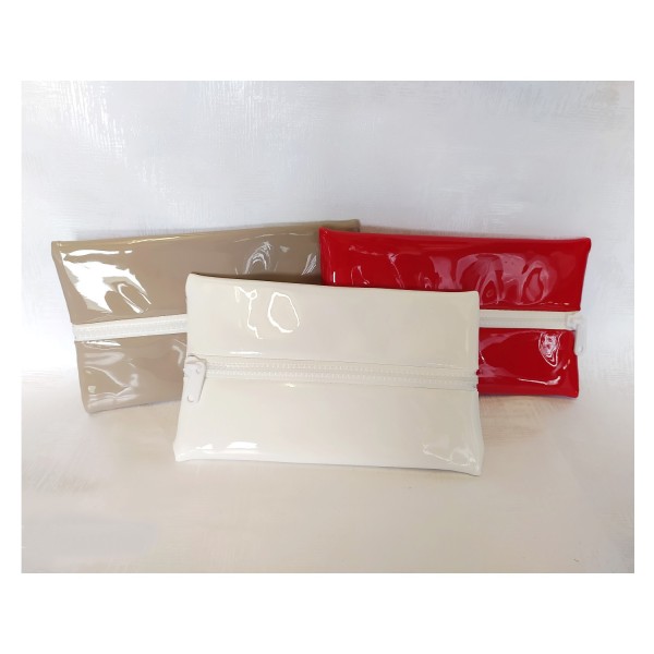 Pochette in vernice lucida con cerniera bianca. CM 20x12