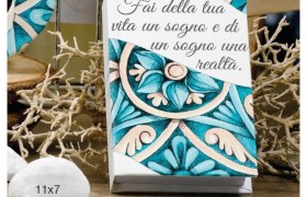 Vangelo decoro floreale ,scatola pvc portaconfetti interna e scatola.Mis.11x7 MADE IN ITALY