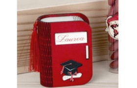 Scatola p/confetti in legno con scritta "Laurea" CM 6x8