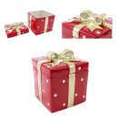 Scatola in porcellana a forma di pacco regalo. CM 15.5x15.5 H 20