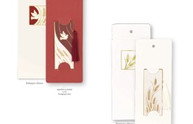 Segnalibro metallo con nappa tessuto e packaging cartoncino incluso. CM 10.5