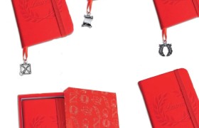 Mini notes simil pelle con ciondolo ottone bagno argento, scatola compresa. MADE IN ITALY