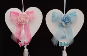 Cuore legno con applicazione rosa o azzurro.Mis.15x15