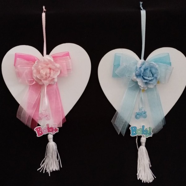 Cuore legno con applicazione rosa o azzurro.Mis.15x15