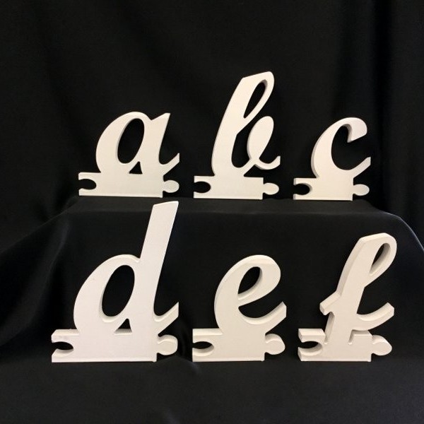 Lettere di legno in corsivo minuscolo. H 12x12