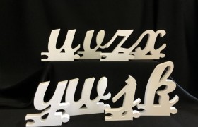 Lettere di legno in corsivo minuscolo. H 12x12