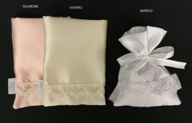 Sacchetto raso con applicazione passamaneria pizzo.CM 10x14  MADE IN ITALY