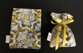 Sacchetto tessuto stampa maioliche.CM 14x10.5 MADE IN ITALY