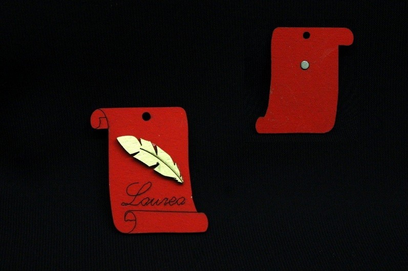 Pergamena legno laurea con calamita. CM 4.5x5
