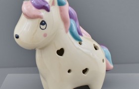 Unicorno in ceramica, colore perlescente e luci LED. CM 15x7.5 H 15.5