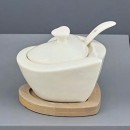 Zuccheriera ceramica bianca con base legno.