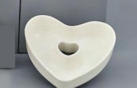 Ciotola porcellana bianca forma cuore. H 10