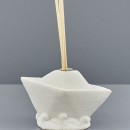 Profumatore ceramica bianca forma barca. CM 11x5.2 H 7.5