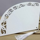 Ventaglio legno traforato con nappa. CM 27x16