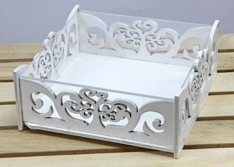 Scatola legno bianca con coperchio plexi. CM 8.5x8.5 H 3.5