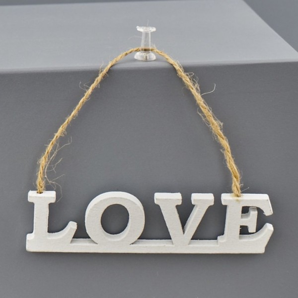 Set 6 appendini in legno con scritta LOVE. CM 9.5x2.5