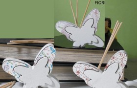 Profumatore resina forma farfalla con decori e scatola. CM 8x10.5 MADE IN ITALY