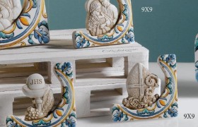 Icona resina con decoro maiolica e scatola. CM 9x9 MADE IN ITALY