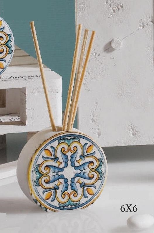 Profumatore resina tondo, decoro maiolica con scatola. CM 6x6 MADE IN ITALY
