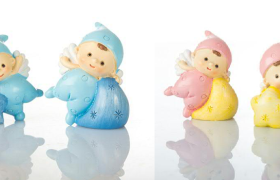 Bimbo in resina rosa o azzurro. Ass. 2.CM.4