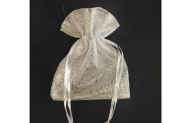 Sacchetto lamè argento. MIS.9X11CM
