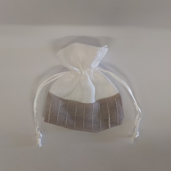 Sacchetto doppio tessuto,base tortora, con tirante. CM 10x12