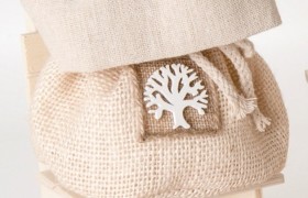 Sacchetto tessuto con applicazione albero. CM 13