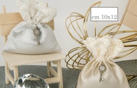 Sacchetto oro o argento con macramè e chiave strass ciondolo. CM 9X11
