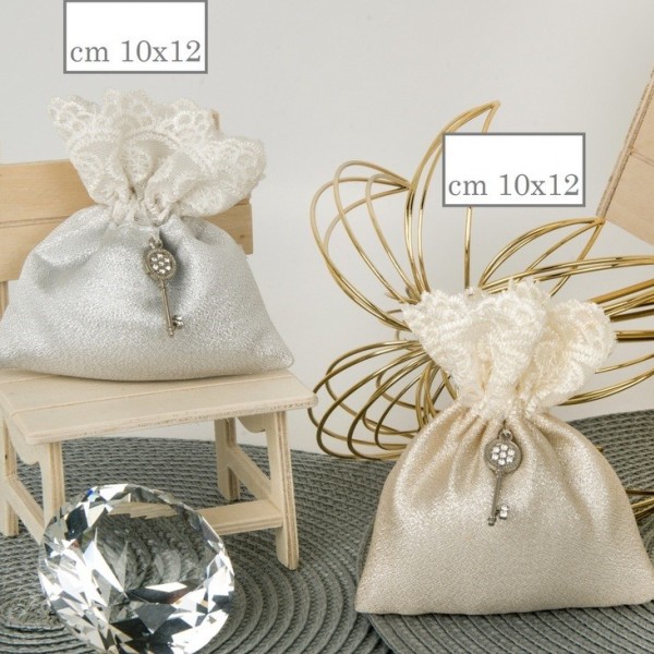 Sacchetto oro o argento con macramè e chiave strass ciondolo. CM 9X11
