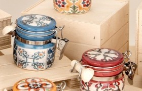 Barattolo ceramica con colori e decori maioliche. Ass 4. H 6