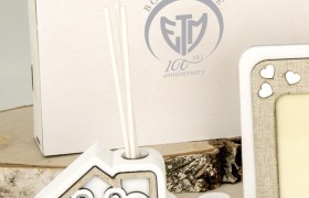 Profumatore ceramica con dettaglio legno albero,compreso di profumo e scatola. H 10