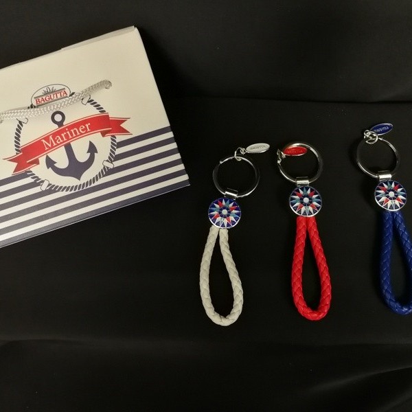 Portachiavi metallo smaltato e pelle, soggetti marinari con scatola. CM 12