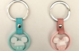 portachiavi metallo e pelle con Topolino e Minnie, rosa o azzurro. CM tot 7 Diam. 3