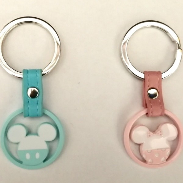 portachiavi metallo e pelle con Topolino e Minnie, rosa o azzurro. CM tot 7 Diam. 3
