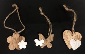 Applicazione legno bicolor con nastro corda, soggetti a scelta. CM 4