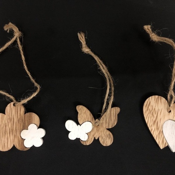 Applicazione legno bicolor con nastro corda, soggetti a scelta. CM 4