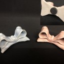 Fiocco porcellana con calamita, rosa o azzurro. CM 5x3