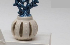 Profumatore ceramica con corallo e scatola. CM 7x7 H 12