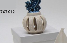 Profumatore ceramica con cavalluccio marino e scatola. CM 7x7 H 12