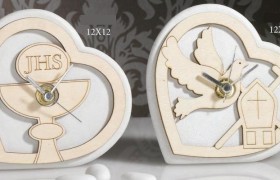 Orologio forma cuore in resina e legno con immagine sacra, scatola pvc interna porta confetti e scatola. CM 12x12 MADE IN ITALY