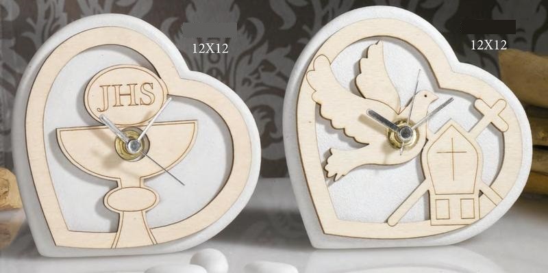 Orologio forma cuore in resina e legno con immagine sacra, scatola pvc interna porta confetti e scatola. CM 12x12 MADE IN ITALY