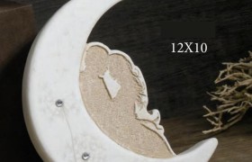 Luna in resina con sposi e dettagli strass, scatolina pvc porta confetti interna e scatola. CM 12x10 MADE IN ITALY