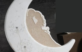 Luna in resina da appoggio con sposi e dettagli strass con scatola. CM 32x27 MADE IN ITALY