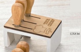 Ceppo legno e resina con coltelli da formaggio, scatolina pvc porta confetti e scatola. CM 12x8 H 6.5 MADE IN ITALY